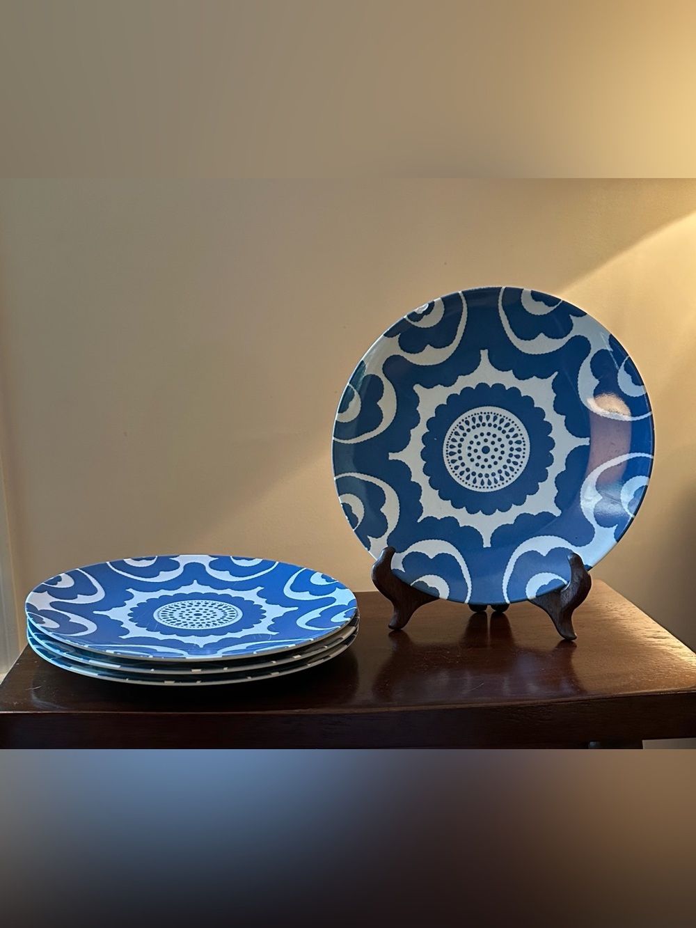 Target • set of 4 melamine plates • picnic plates • blue & white